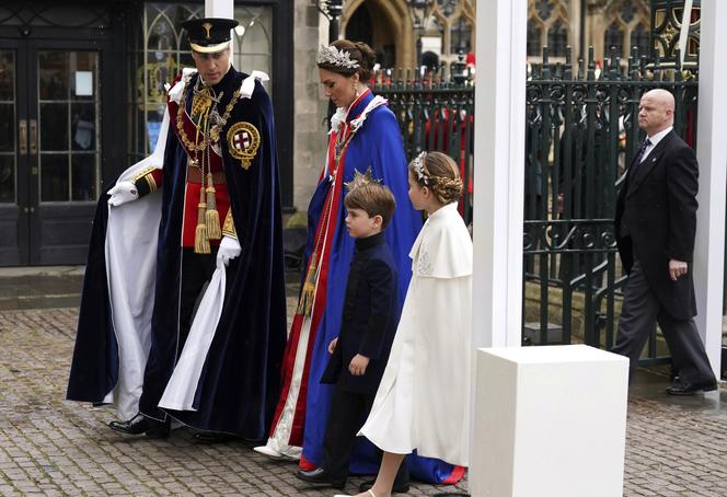 Księżniczka Charlotte i książę Louis na koronacji króla Karola III