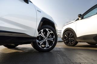 Suzuki Across Plug-in Hybrid i-AWD vs. Peugeot 3008 HYbrid4