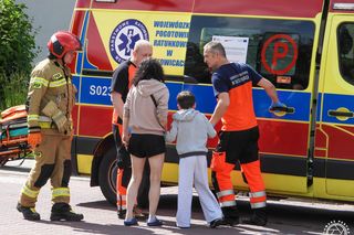 Pożar i wybuchy w mieszkaniu bloku w Tychach