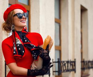 Jak ubierać się jak Francuzka po 50-tce? Zasady dzięki, którym zawsze będziesz wyglądać elegancko