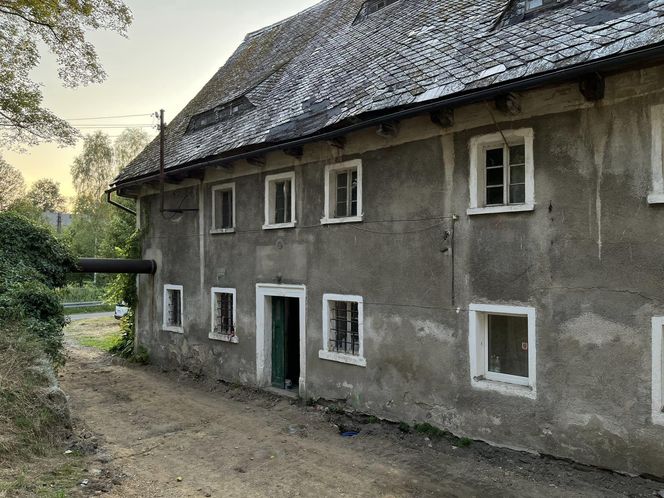 Młyn Wojciechów - przed remontem i po remoncie
