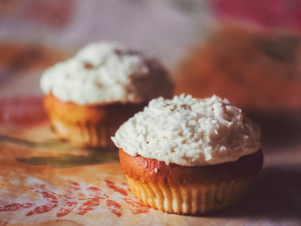 Słone babeczki z kremem chrzanowym: prosty przepis