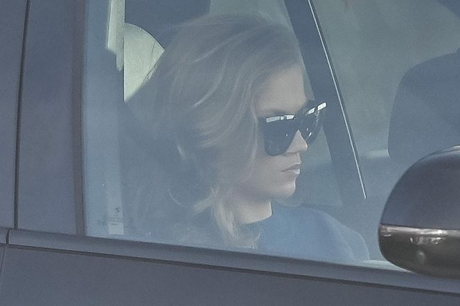 Agnieszka Kaczorowska siedzi i pachnie, a Rogacewicz wynosi śmieci i je kanapke poza autem... Fajna para?