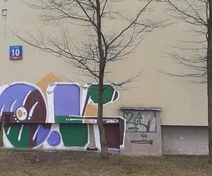 Mural Anioła z serialu Alternatywy 4 na Ursynowie zniszczony przez wandala. Niedawno został odnowiony