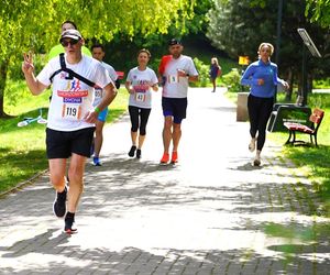 Sportowe emocje w Chorzowie. 150 biegaczy wystartowało w 6. edycji Chorzowskiej Dychy