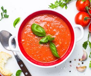 Poznaj prosty przepis na dietetyczny obiad. Fit krem z pomidorów zrobisz w 20 minut