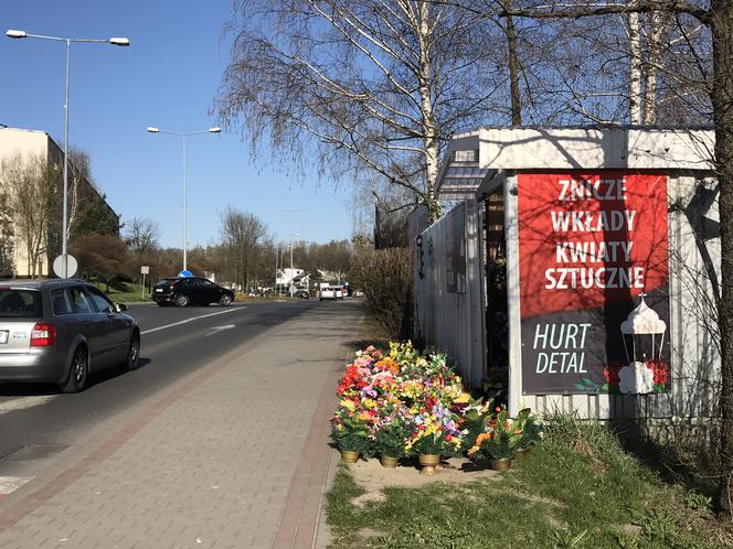 Ten cmentarz na Śląsku jest otwarty. Mieszkańcy odwiedzają groby bliskich