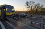 Bardzo groźny wypadek autobusu na DK78 w Siewierzu. Autobus wisi między wiaduktami. Jest wielu rannych [ZDJĘCIA]