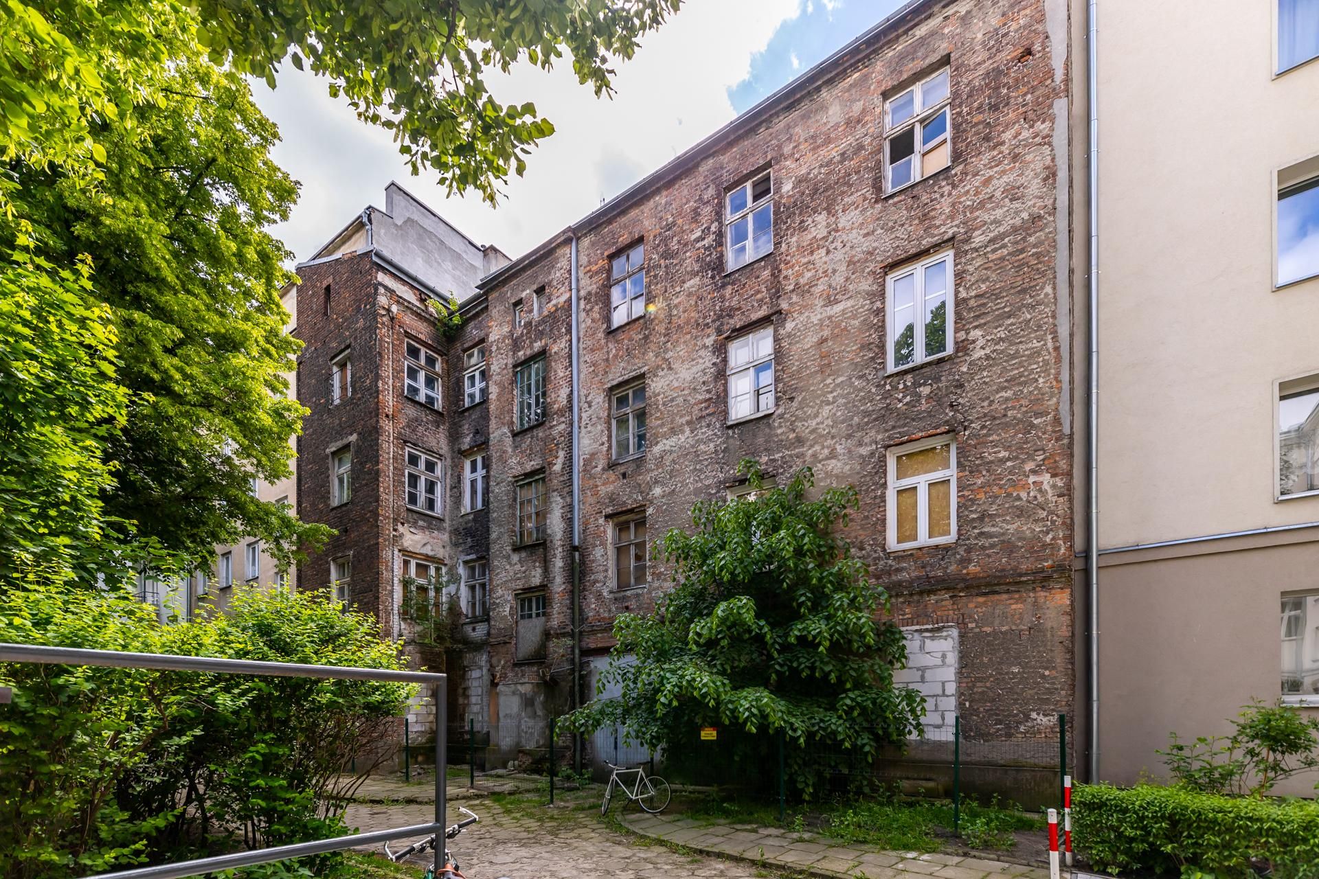 Kamienica przy ul. Węgierskiej 6 w Warszawie