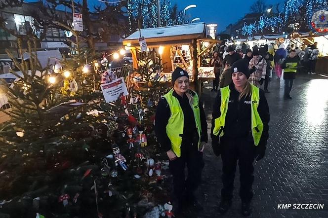 Policjanci dbają o bezpieczeństwo na Jarmarku w Szczecinie