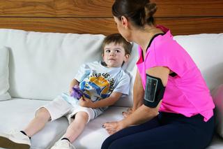 Barwy szczęścia odc. 1923. Ksawery (Bartosz Gruchot), Kasia (Katarzyna Glinka)