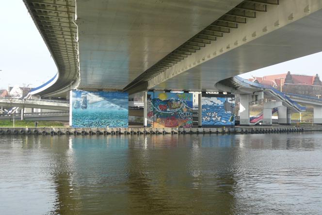 Most Trasy Zamkowej i Most Dlugi skutecznie zamykaja Odre Zachodnia - fot. W. Seidler