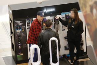 Maciej Zakościelny - męska wyprawa po odkurzacz