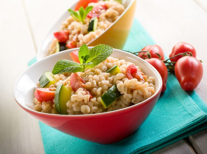 Kasza z cukinią i pomidorami: pyszna dawka zdrowia