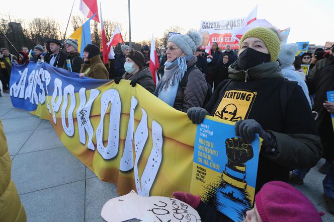 "Kijów, Warszawa - wspólna sprawa!". Mieszkańcy stolicy na antywojennych protestach