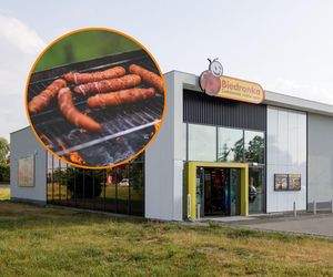 W Biedronce kiełbasa na grilla za darmo. Promocje na majówkę przyciągną tłumy klientów!