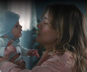 M jak miłość odc. 1881. Franka (Dominika Kachlik), Marysia (Małgorzata Pieńkowska), Antoś (Mark Myronenko)