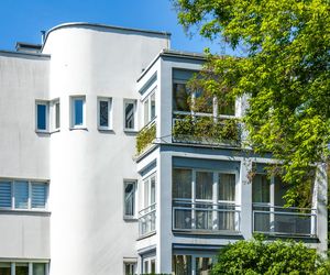 Osiedle przy Hozjusza w Warszawie z lat 90. Projekt: JEMS