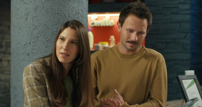 Barwy szczęścia odc. 3232. Regina (Kamila Kamińska), Franek (Mateusz Banasiuk)