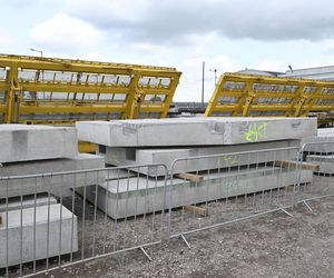 Kraków buduje Warszawie plac Zawiszy. Byliśmy w fabryce, gdzie powstanie 121 elementów wielkiej układanki