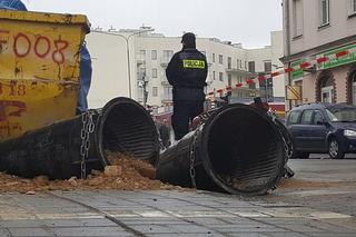 Wypadek na Garbarach – zsyp budowlany spadł na kobietę idącą chodnikiem