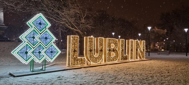 W Lublinie czuć klimat zbliżających się świąt. Iluminacje już świecą [GALERIA]