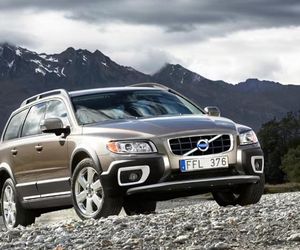 Jakimi samochodami jeżdżą kandydaci na prezydenta 2025? Sprawdziliśmy, co stoi w ich garażach!