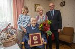 Stuletni bohater z Torunia nagrodzony za niezłomność. Historia Antoniego Gołoda porusza serca