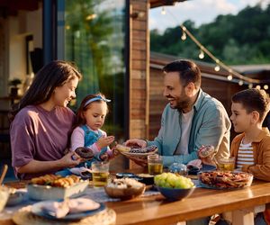 Ty kupujesz napój, ktoś inny dostaje posiłek. Niesamowita akcja!
