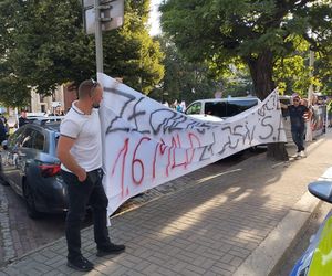 Paraliż w Katowicach. Rozpoczął się protest górników i hutników. Stal się hartuje, a rząd ją rujnuje
