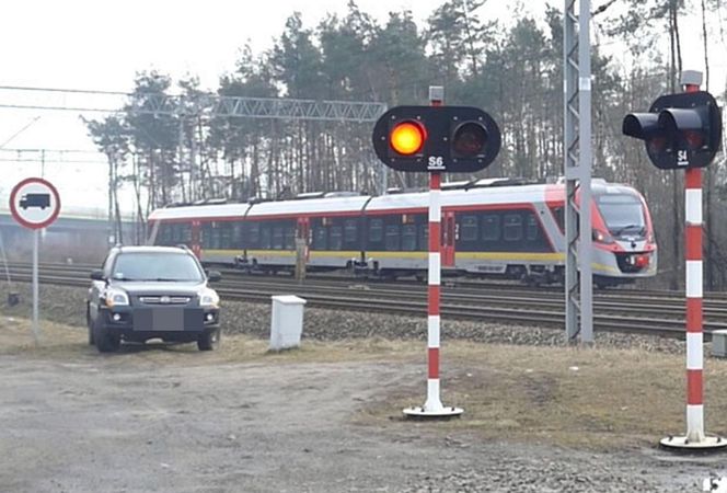 Uciekł z płonącego domu, zginął pod pociągiem. Tragiczna śmierć bosego 16-latka