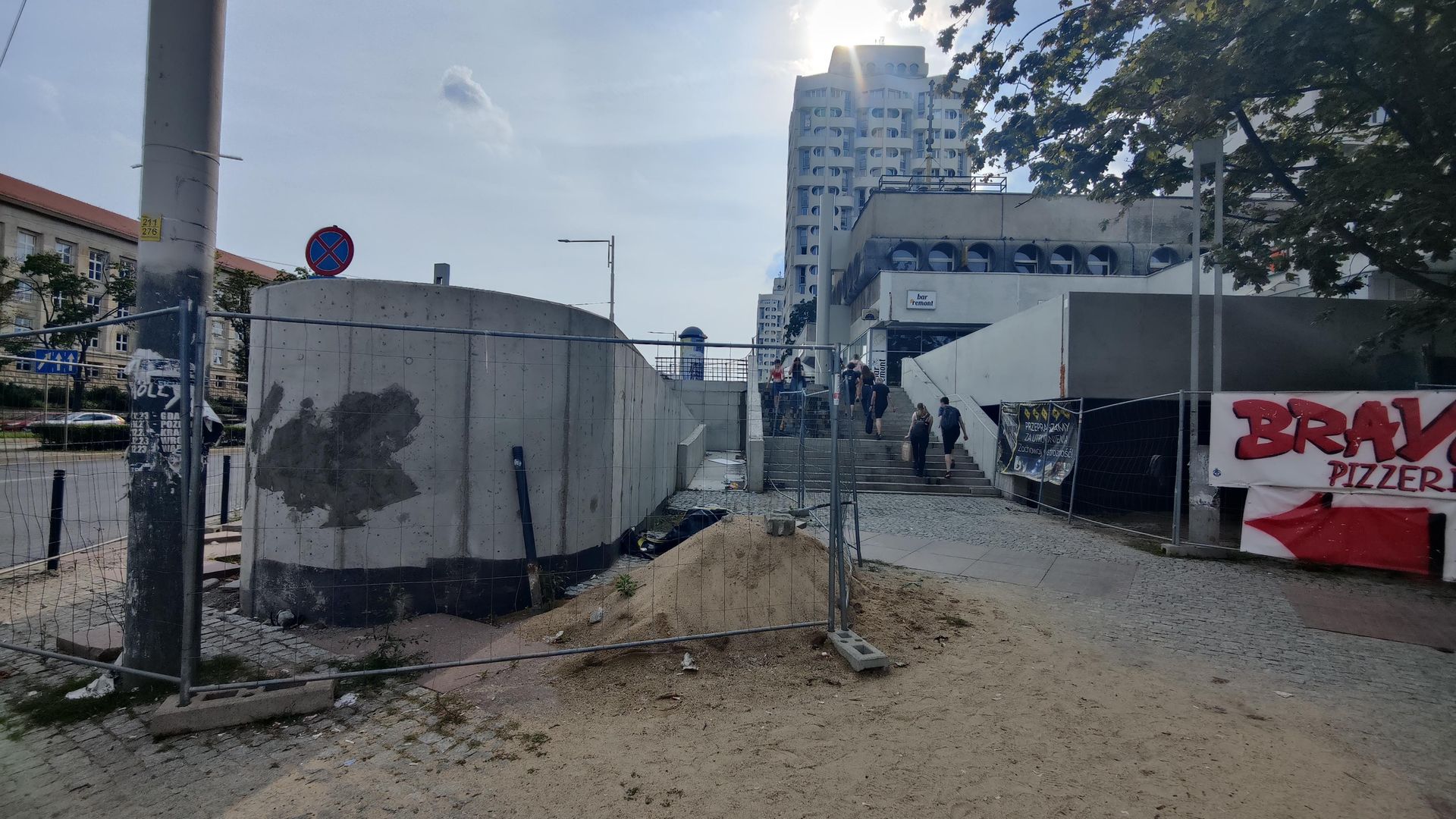 Remont esplanady przy Sedesowcach we Wrocławiu