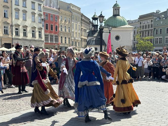 "Polonez wiosenny" na Rynku Głównym w Krakowie