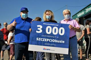 We wrocławskim SZCZEPCIObusie zaszczepiło się już ponad 13 tys. osób