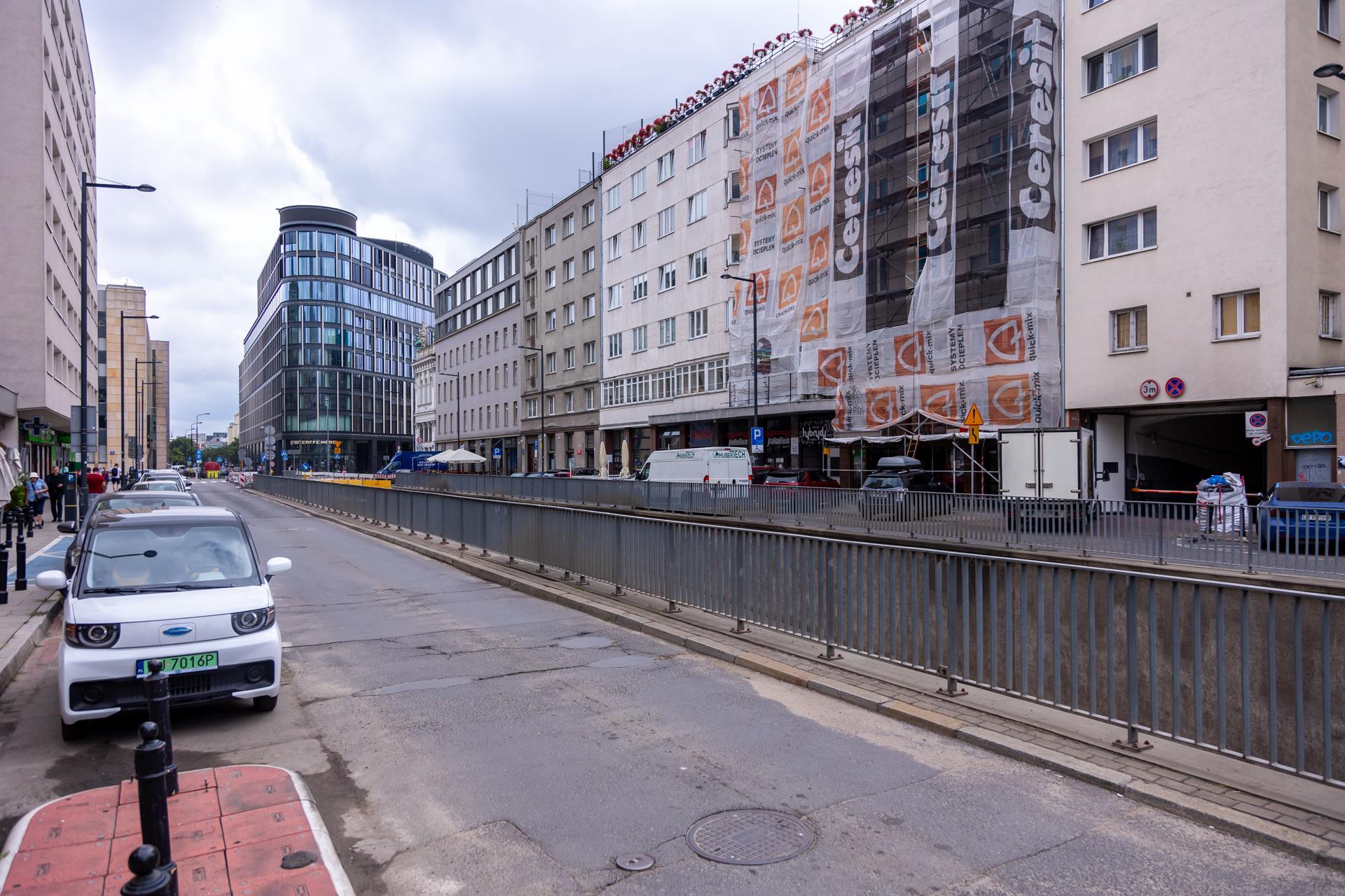 Zamknięty tunel pod ul. Marszałkowską w ciągu ul. Złotej