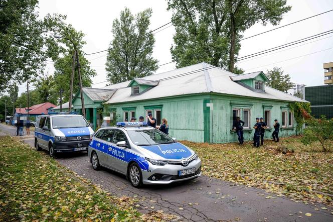 Chaos na Osiedlu Przyjaźń. Policja zatrzymała mieszkańca domku. „Wyciągnęli go siłą”