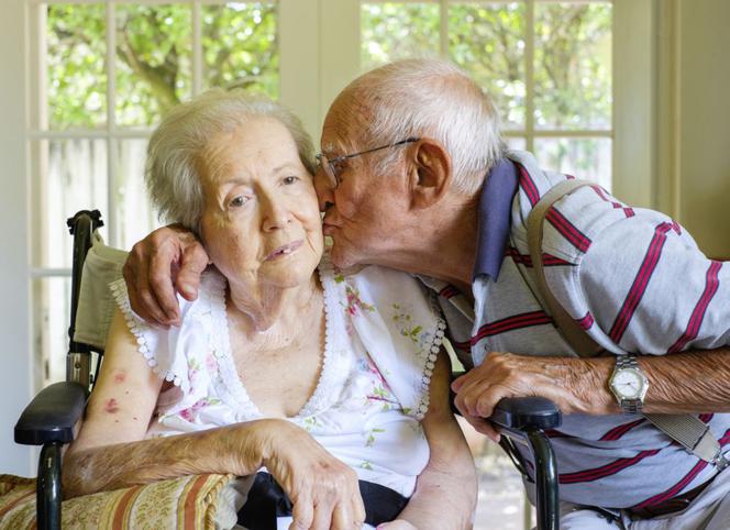 Jak prawidłowo opiekować się osobą cierpiącą na chorobę Alzheimera