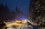 Jelenia Góra. Intensywne opady śniegu. Policja ostrzega kierowców