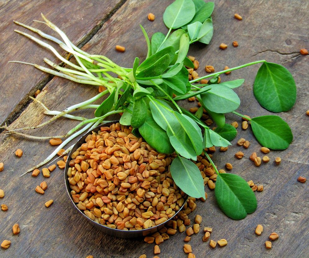 Jak usunąć cienie pod oczami? Zapomnij o kosmetykach, pij napój z 2 składników