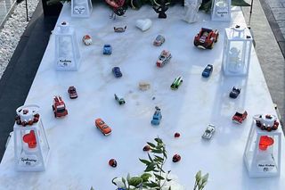 Szok na cmentarzu! Z grobu małego Stasia zniknęły ukochane zabawki. Rodzina apeluje