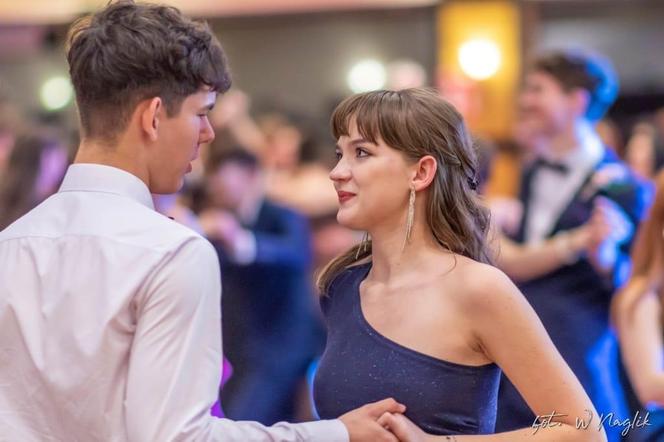 Fantastyczna zabawa na studniówce uczniów ZS nr 1 w Tychach ZDJĘCIA
