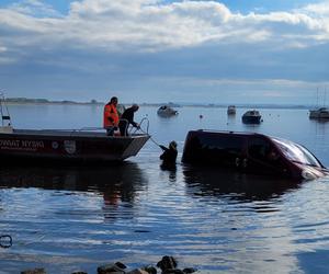 Utopił auto przez swoją głupotę. Zapomniał o podstawach