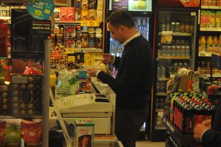 Z obstawą do bankomatu