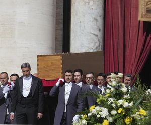 Zaczął się pogrzeb papieża Franciszka. Jedna z największych takich ceremonii w histori