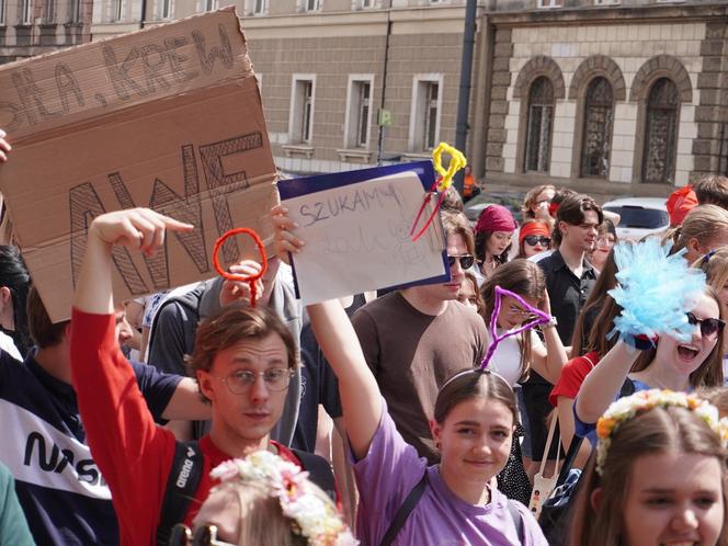 Juwenalia Śląskie 2024. Korowód przeszedł ulicami Katowic. Studenci mają klucze do miasta