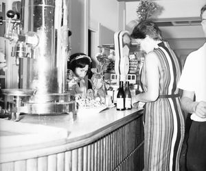 Fast food w PRL: bułka z pieczarkami i kiełbaska z wody