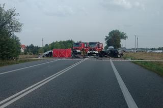 : Mama zginęła w wypadku, dziecko z urazem głowy trafiło do szpitala. Tragiczny finał brawurowej jazdy na trasie do Warszawy