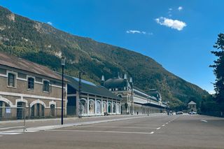  Canfranc Estación, Hiszpania. Dawny dworzec kolejowy zamienił się w luksusowy hotel