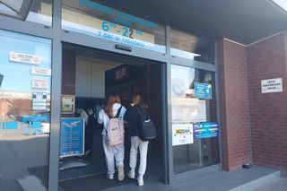 Jedni mówią, że wygląda jak 20 lat temu. Inni, że raczej jak w PRL-u. Na dworcu PKS Bydgoszcz czas się zatrzymał [ZDJĘCIA]