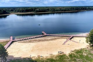 Pomost na plaży?! To jezioro w Lubuskiem znika w oczach